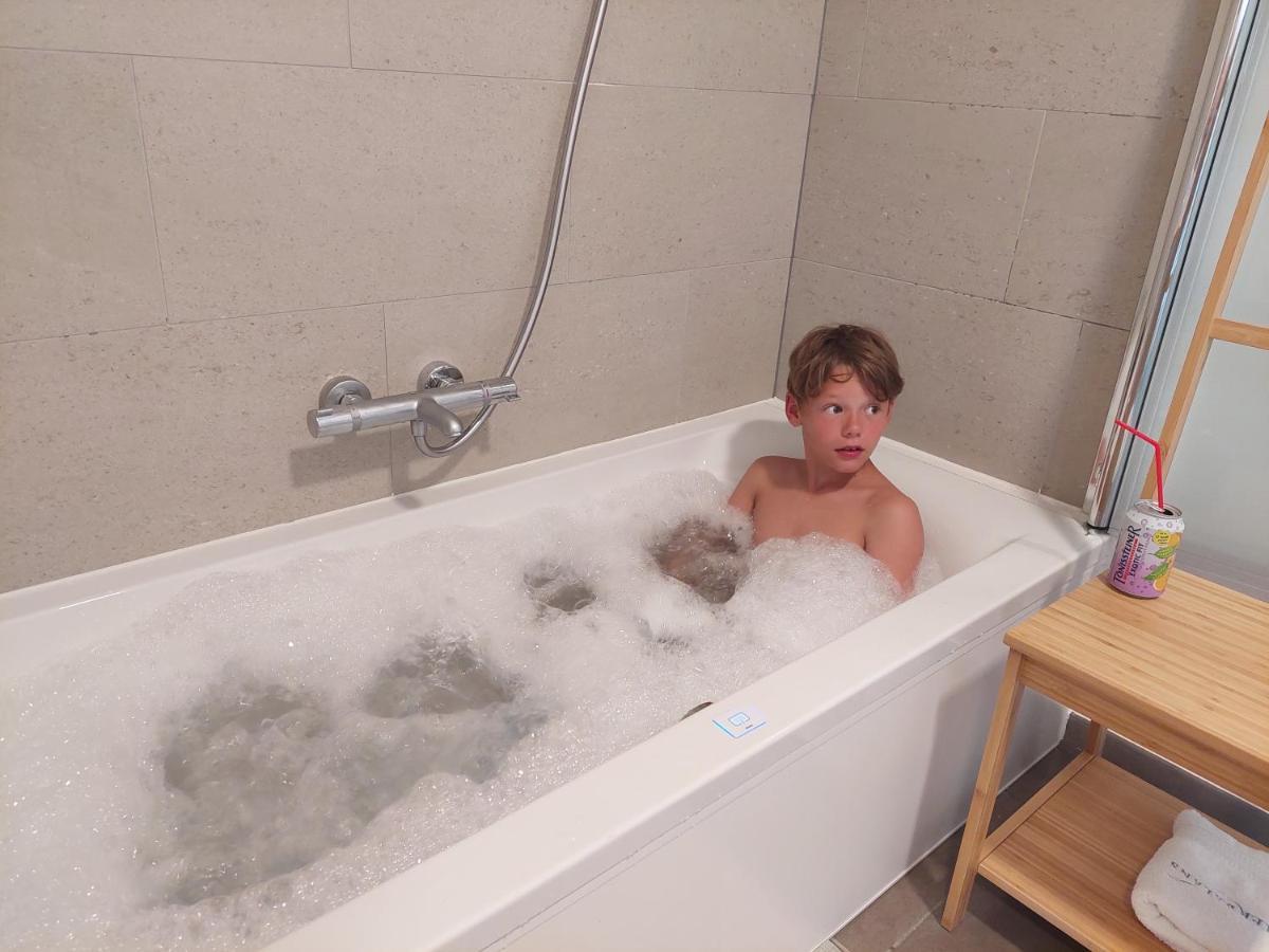 Vakantiewoning Met Permanent Verwarmd Zwembad En Sauna Koekelare Esterno foto